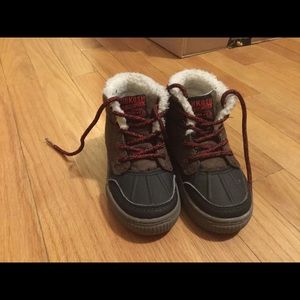 OshKosh boots for toddler boys